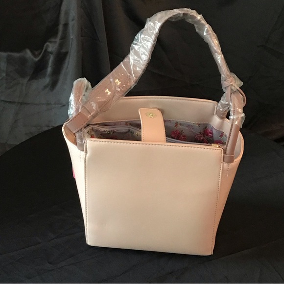 NWT Betsey Johnson Jessie Solid Bucket Shoulder Bag - Picture 2 of 4